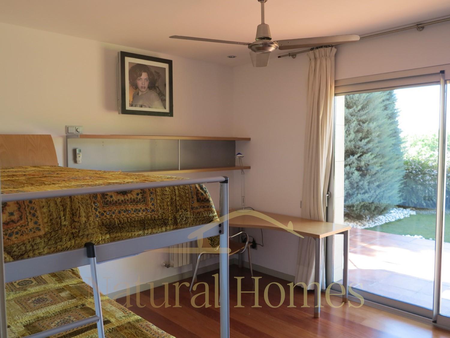 124 Exclusiva torre de diseño en zona residencial en Sant Vicenç de Montalt