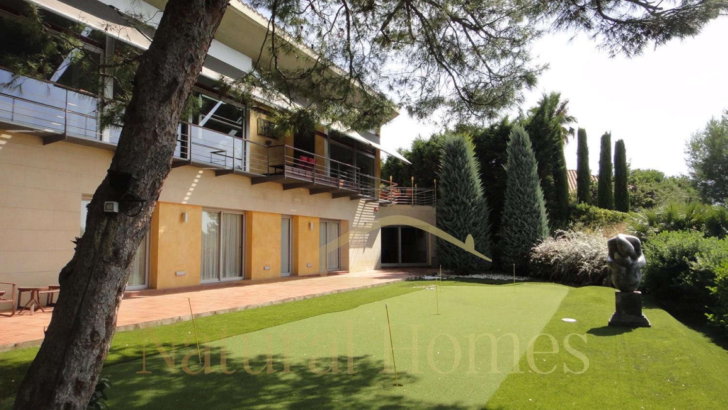 20 Exclusiva torre de diseño en zona residencial en Sant Vicenç de Montalt