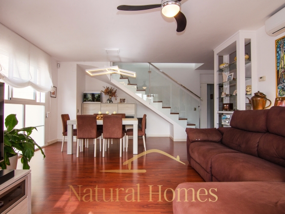 Designer duplex penthouse near the beach of Sant Andreu de LLavaneres