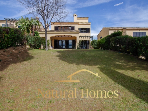 Preciosa casa estilo toscano con jardín privado y comunitario en Sant Vicenç de Montalt