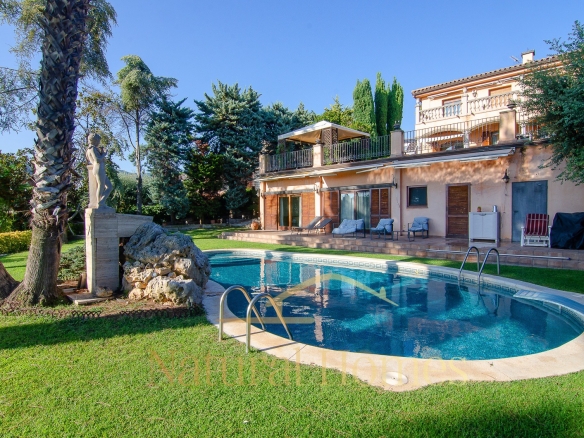 Espectacular casa independiente con jardín y vistas al mar