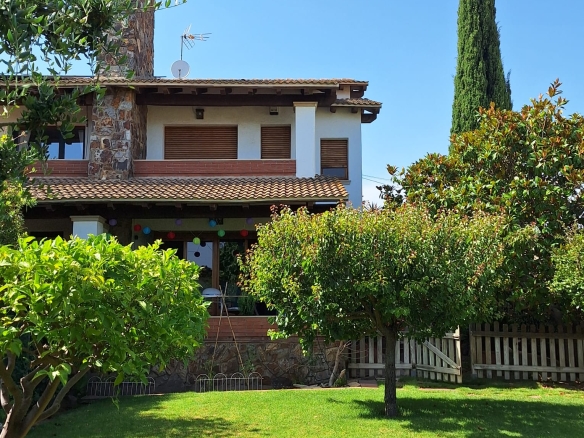 Casa chalet a 3 vientos en venta en Vilassar de Dalt