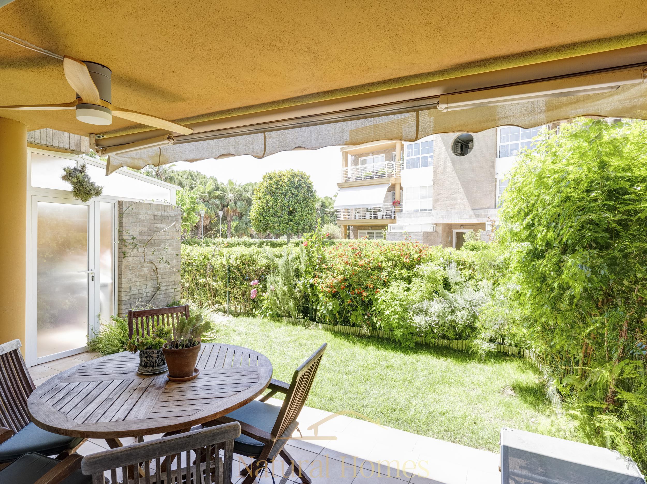 jardín Planta baja con jardín privado y comunitario con piscina cerca de la playa