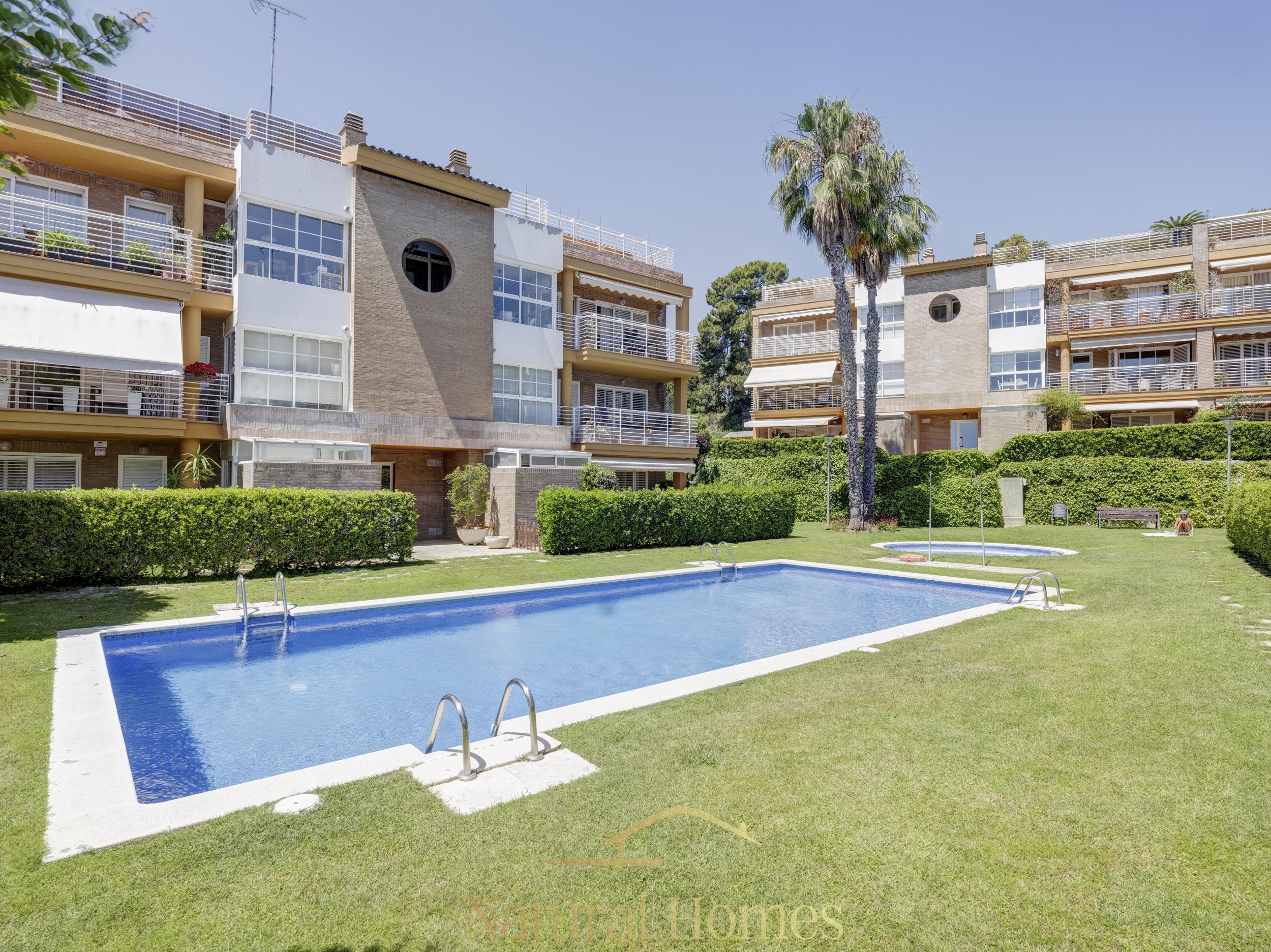 piscina Planta baja con jardín privado y comunitario con piscina cerca de la playa