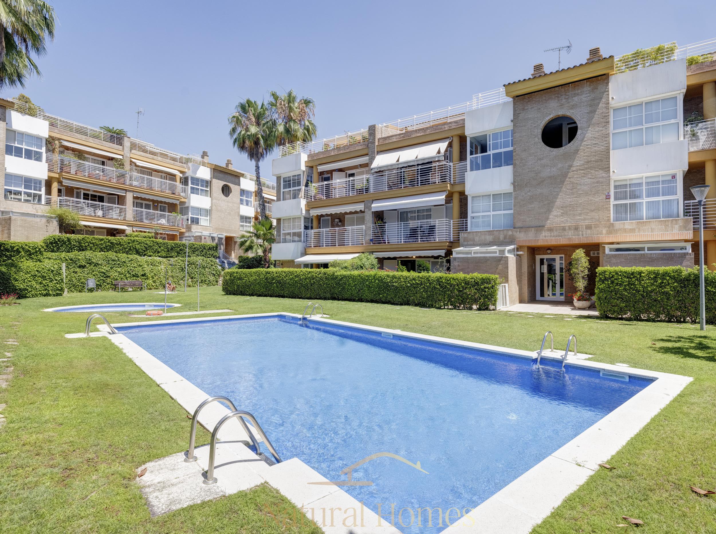 piscina (2) Planta baja con jardín privado y comunitario con piscina cerca de la playa