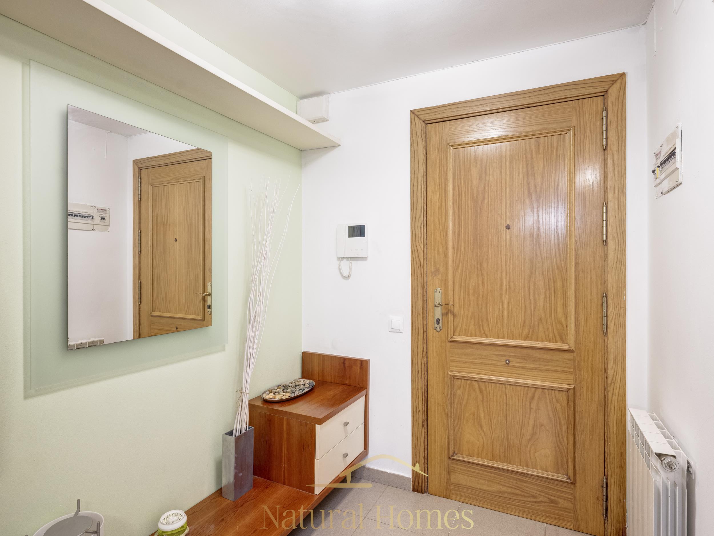 recibidor1 Planta baja con jardín privado y comunitario con piscina cerca de la playa