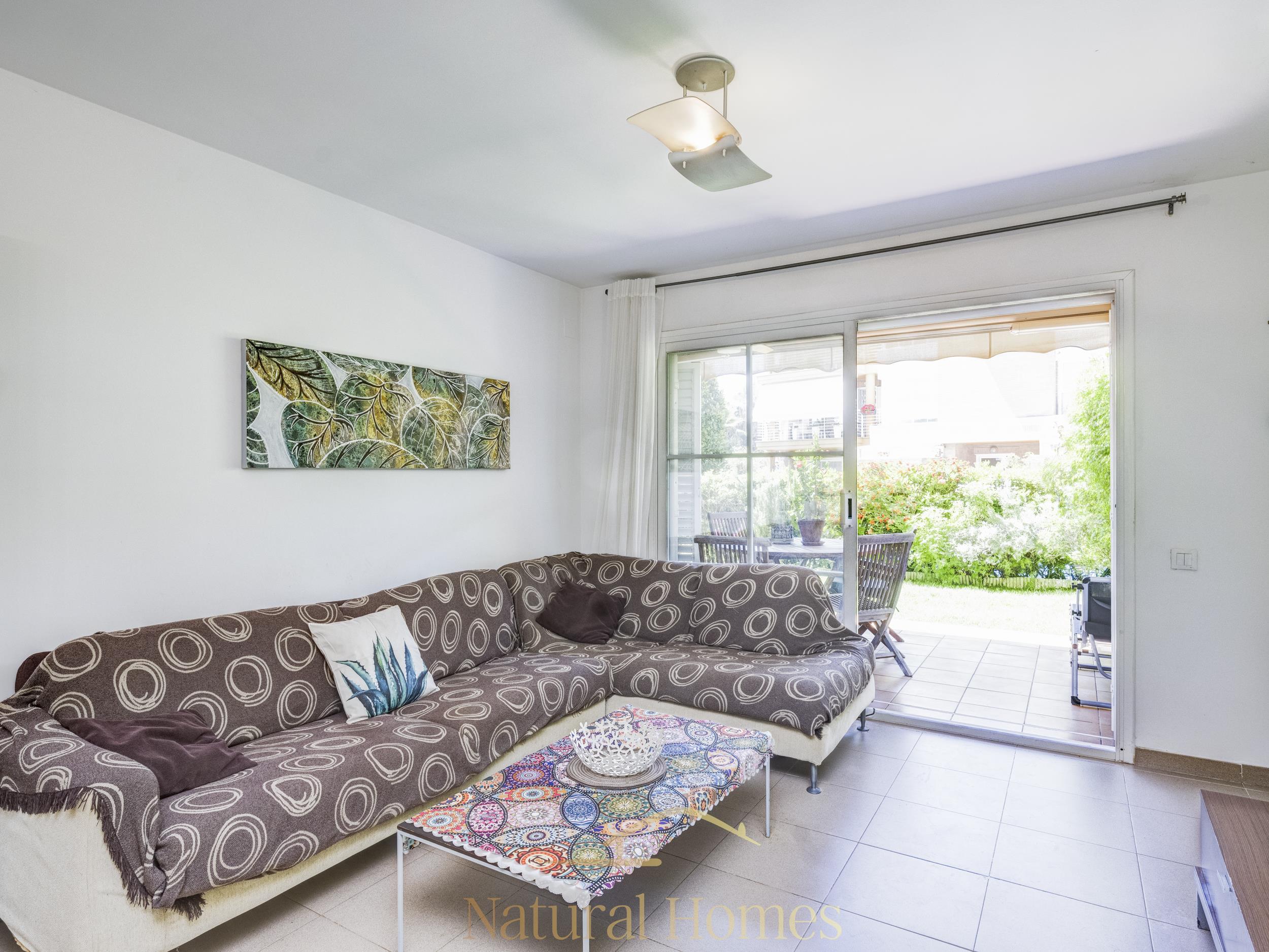 salón (3) Planta baja con jardín privado y comunitario con piscina cerca de la playa