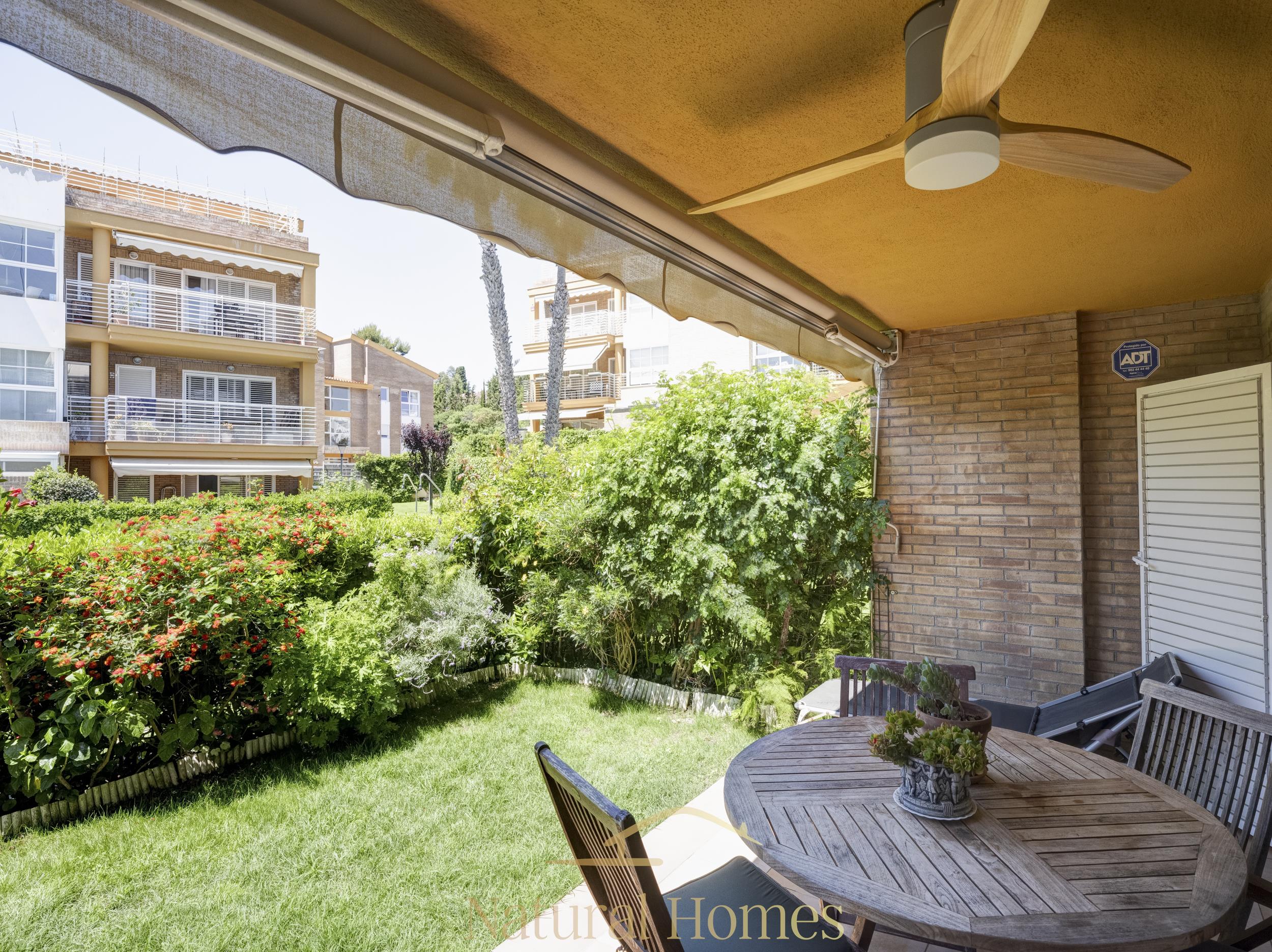 terraza Planta baja con jardín privado y comunitario con piscina cerca de la playa