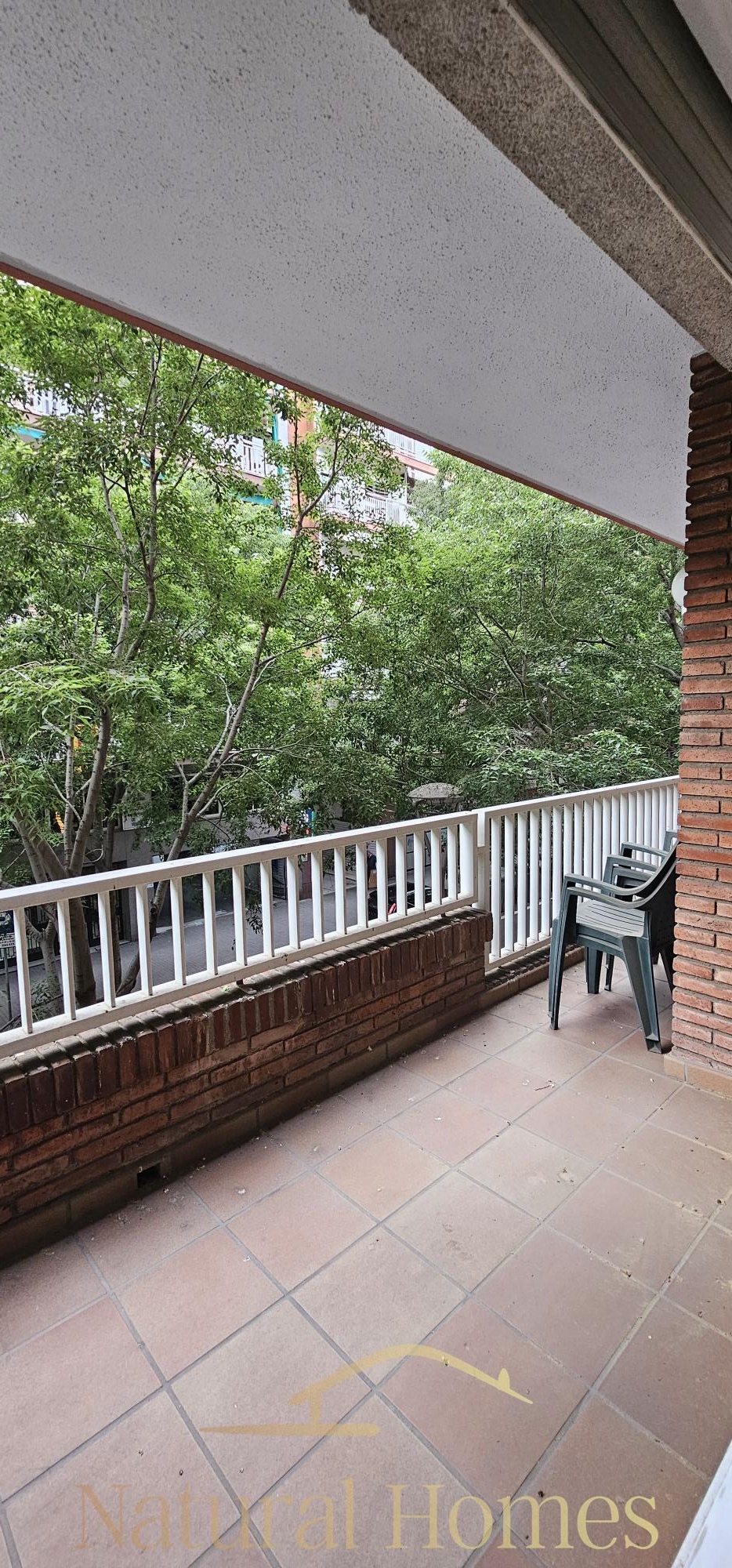 balcon Amplio piso en alquiler en el centro de Barcelona