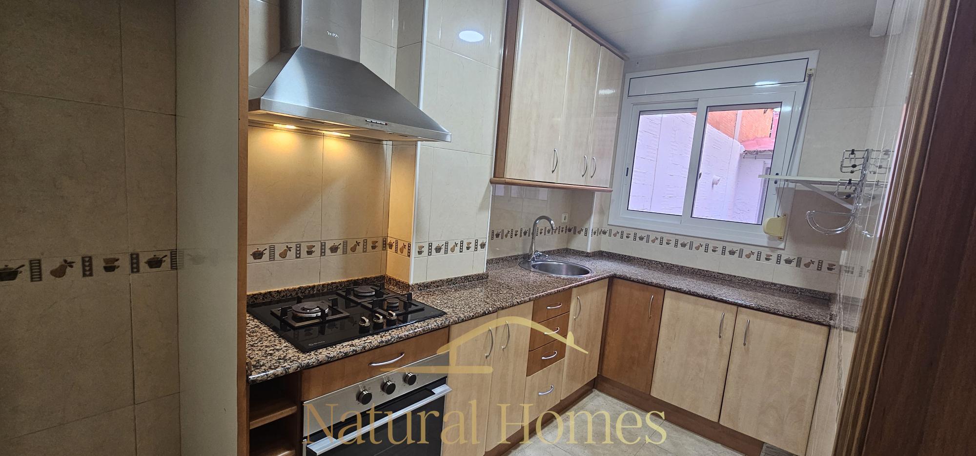 cocina Cómoda Planta baja con patio privado en alquiler