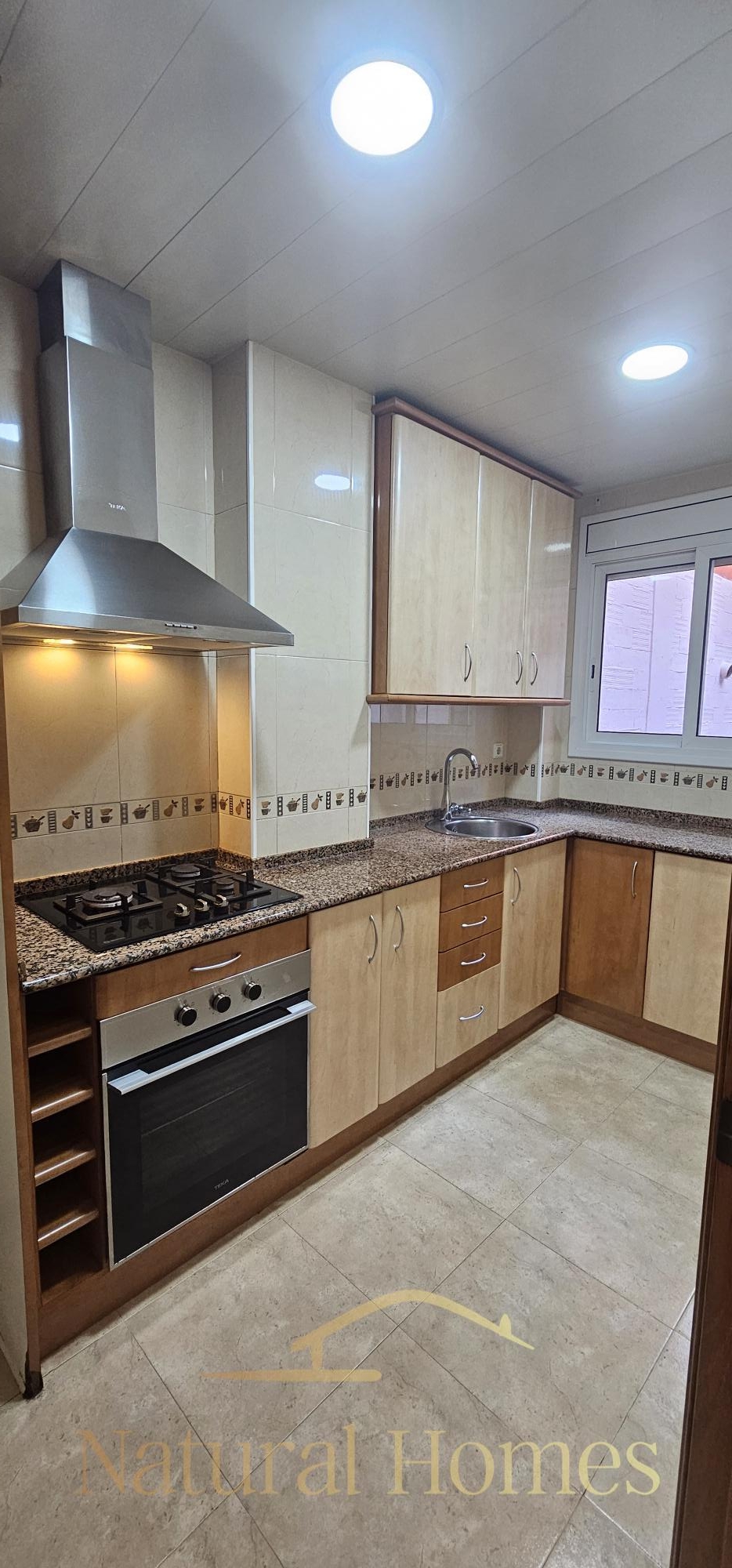 cocina Cómoda Planta baja con patio privado en alquiler