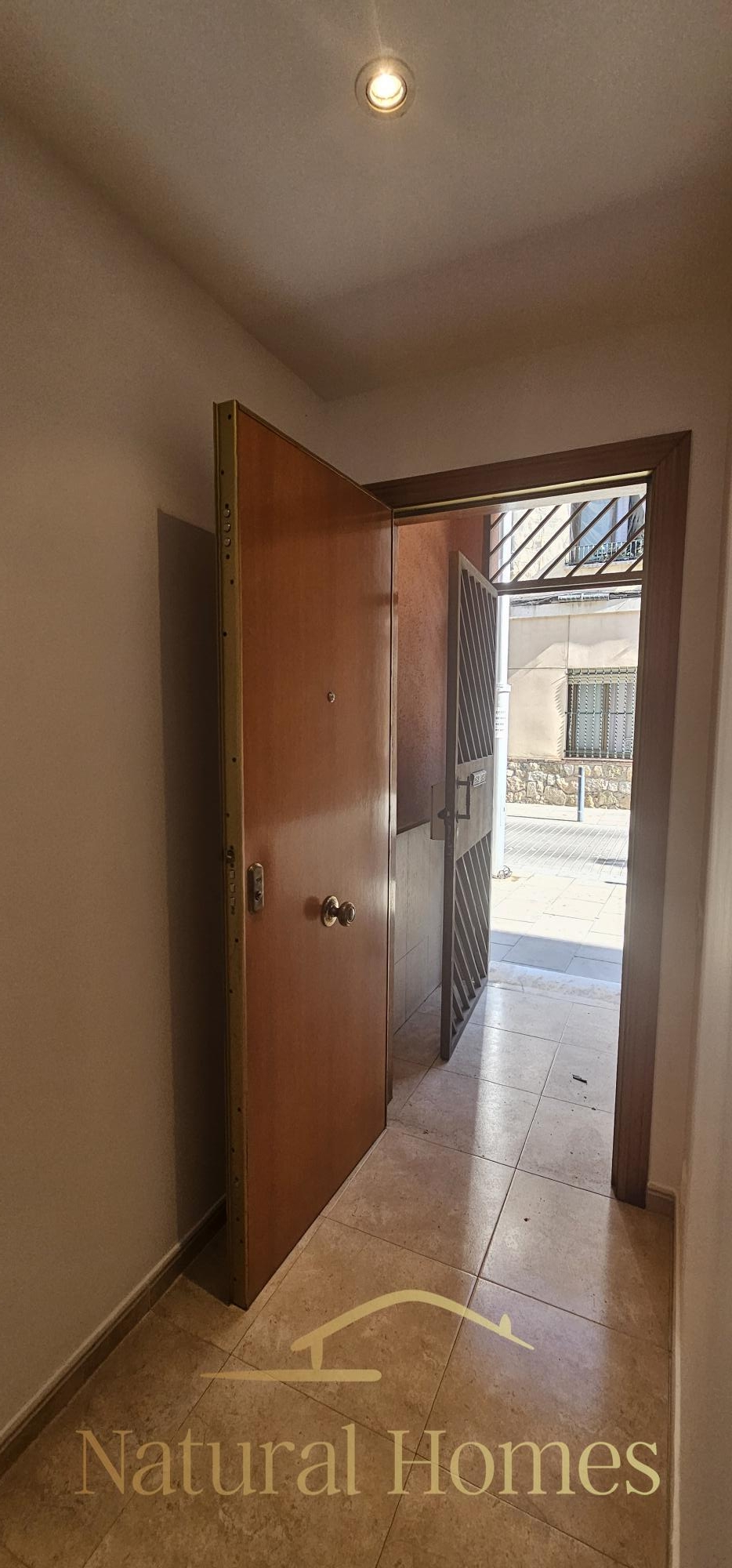 entrada Cómoda Planta baja con patio privado en alquiler