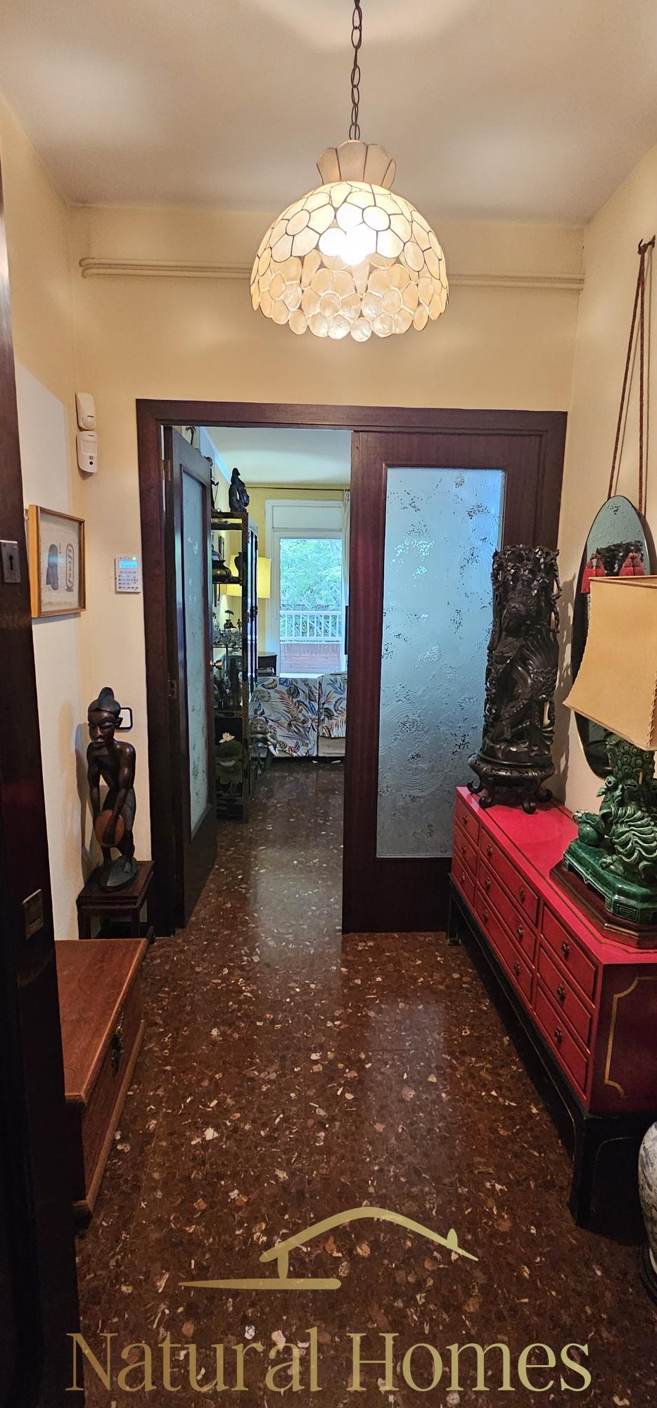 entrada Amplio piso en alquiler en el centro de Barcelona