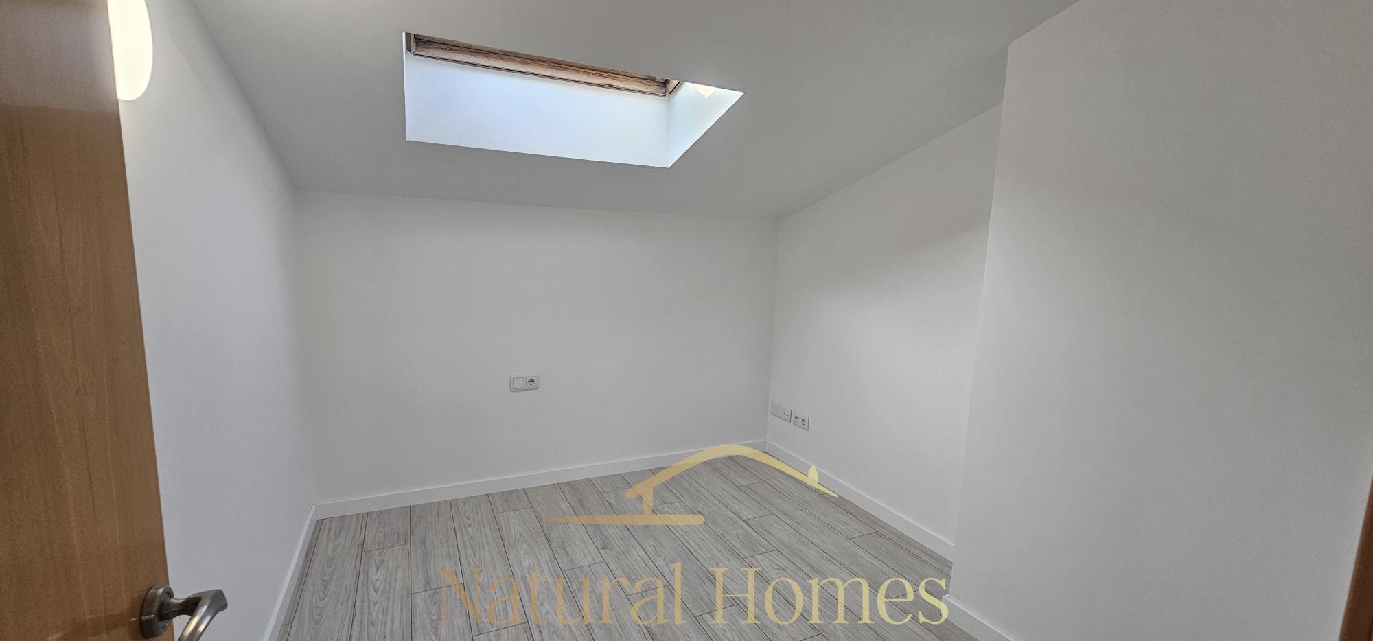 habitación doble1 Ático Dúplex Reformado en Zona Tranquila entre Calldetenes y Vic