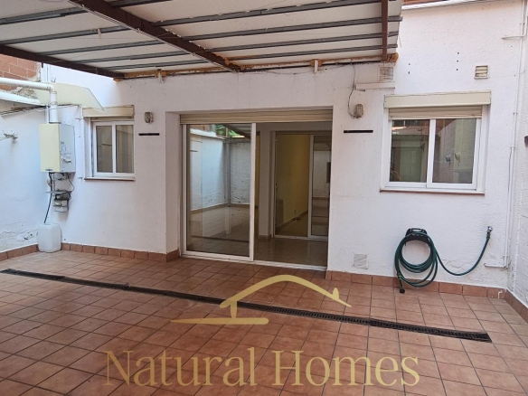Cómoda Planta baja con patio privado en alquiler